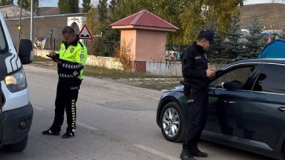Erzurum'un Tekman ilçesinde polis ve jandarma ekipleri, huzur ve güvenliği
