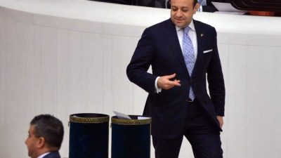 Fransa Cumhurbaşkanı Macron'un ülkedeki protestolar sırasında Céline Dion konserine gitmesi