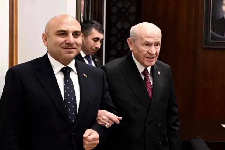 Bakü'nün okullarda getirdiği başörtüsü yasağı nedeniyle Azerbaycan'la gerilimin yükseldiği dönemde