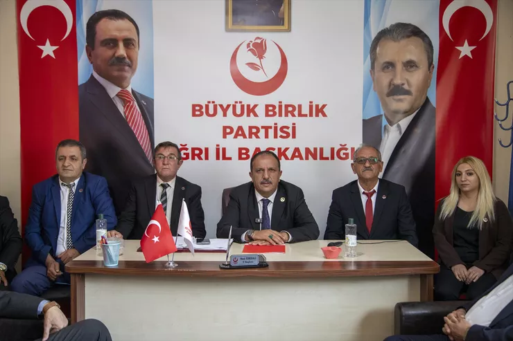 "(Terörsüz Türkiye) Bize düşen birliğimizi, beraberliğimizi düzeltip vatanımızın bölünmez bütünlüğünü