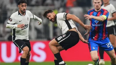 Beşiktaş'ın genç oyuncusu Kartal Kayra Yılmaz, Crystal Palace maçında taraftarların