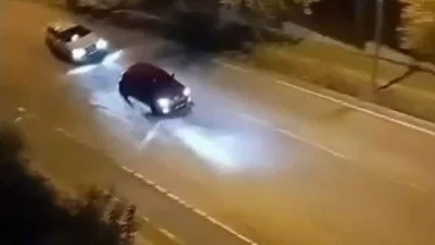 Erzurum'da Terminal Caddesi'nde rutin trafik uygulaması yapan ekiplerin durdurmak istediği