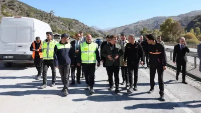Erzincan Valisi Hamza Aydoğdu, Üzümlü Sansa Deresi'nde heyelan nedeniyle demir