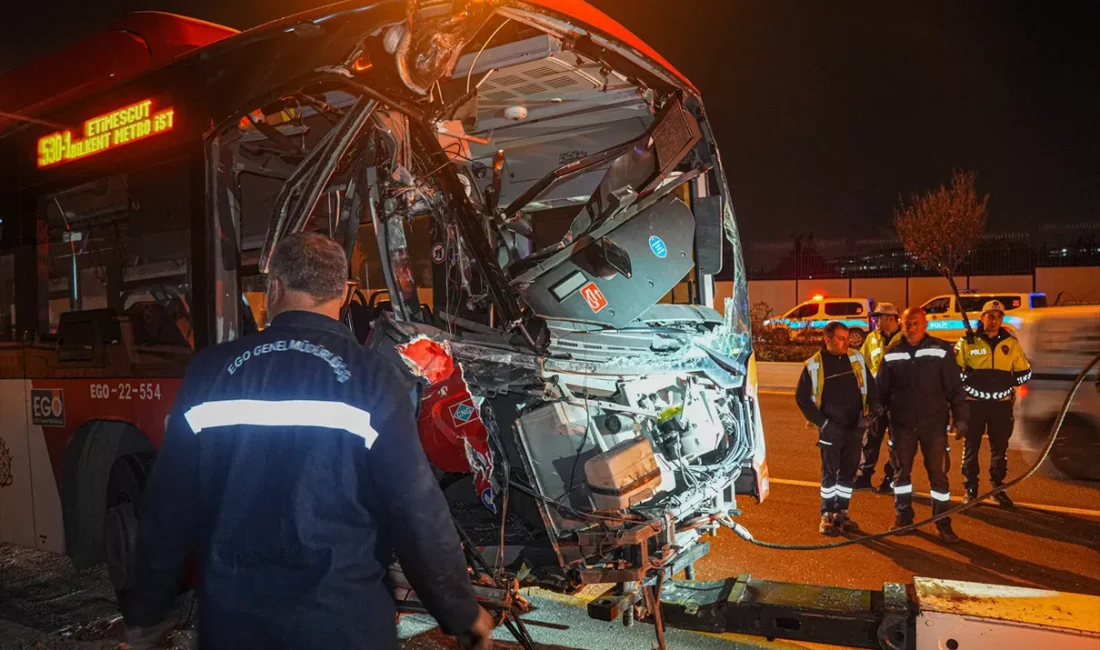 Ankara'nın Etimesgut ilçesinde EGO otobüsü yoldan çıkarak yaya üst geçidinin
