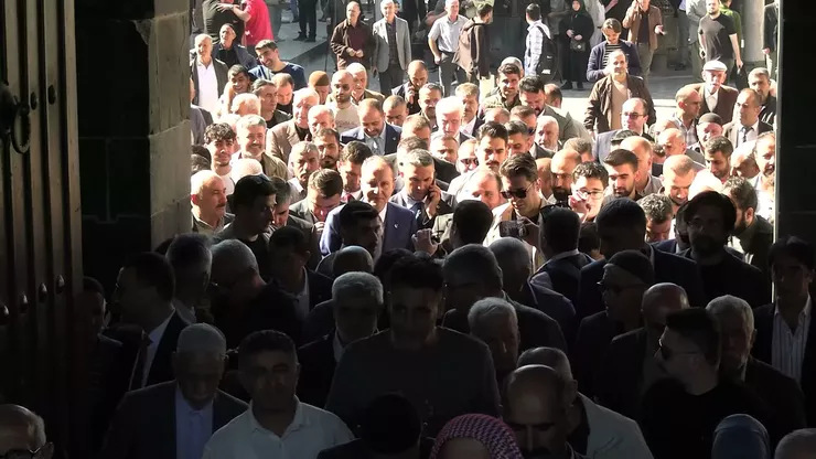 Yeniden Refah Partisi Genel Başkanı Fatih Erbakan, Diyarbakır temaslarında ana