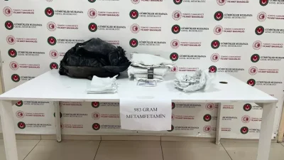 Hakkari'nin Yüksekova ilçesindeki Esendere Gümrük Kapısı'nda İran uyruklu şüphelinin valizinde
