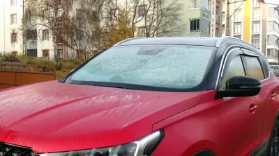 Kars'ın Sarıkamış ilçesinde gece sıcaklık 1 dereceye düşünce araç camları