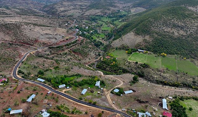 Bingöl'de 2 bin 78 kişinin ikamet ettiği Çavuşlar köyünün yolu