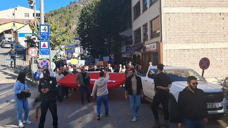 Artvin'in Murgul ilçesinde 'Siyanüre Hayır' yürüyüşü ve basın açıklaması düzenlendi.
